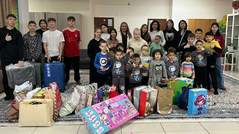 Резиденты Parasat продлили Новый год для сотни детей